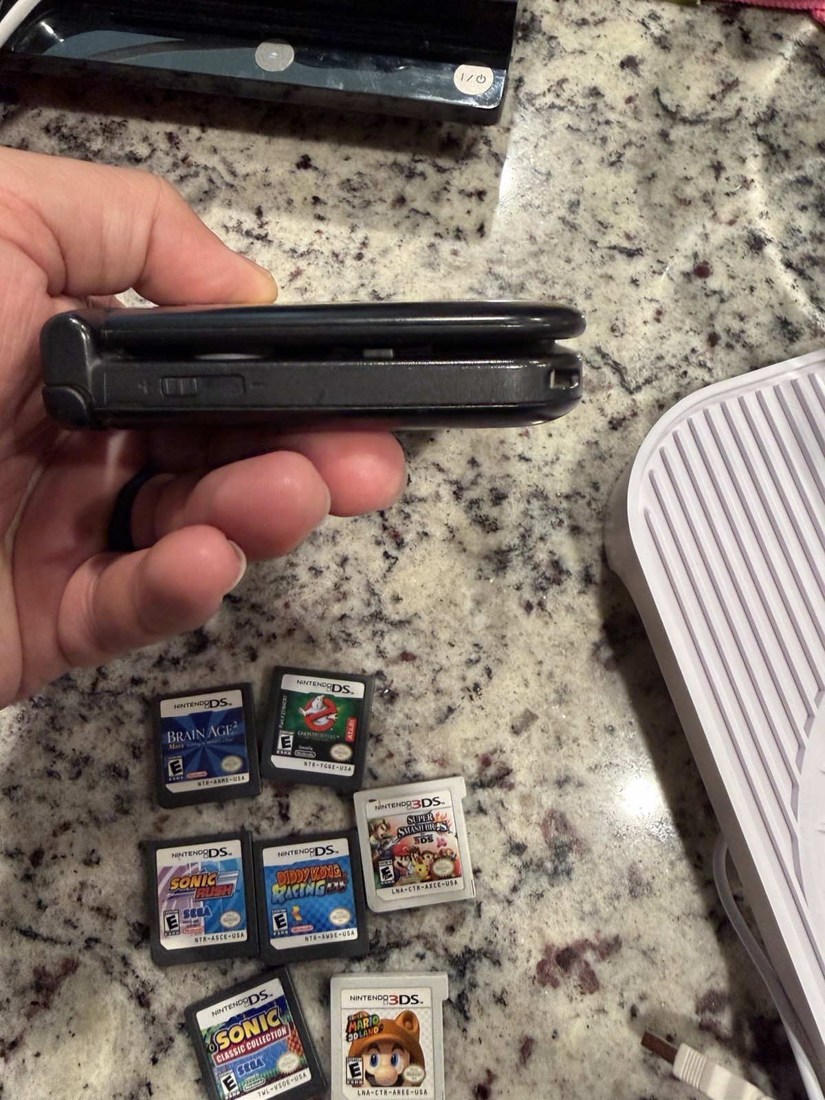 Nintendo 3DS XL Console Bundle w/ Charger & DS/3DS Games Lot NTSC-U/C