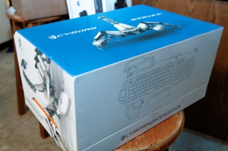 Mad Catz STRIKE 7 Modular PC Gaming Keyboard VENOM Touchscreen Open Box