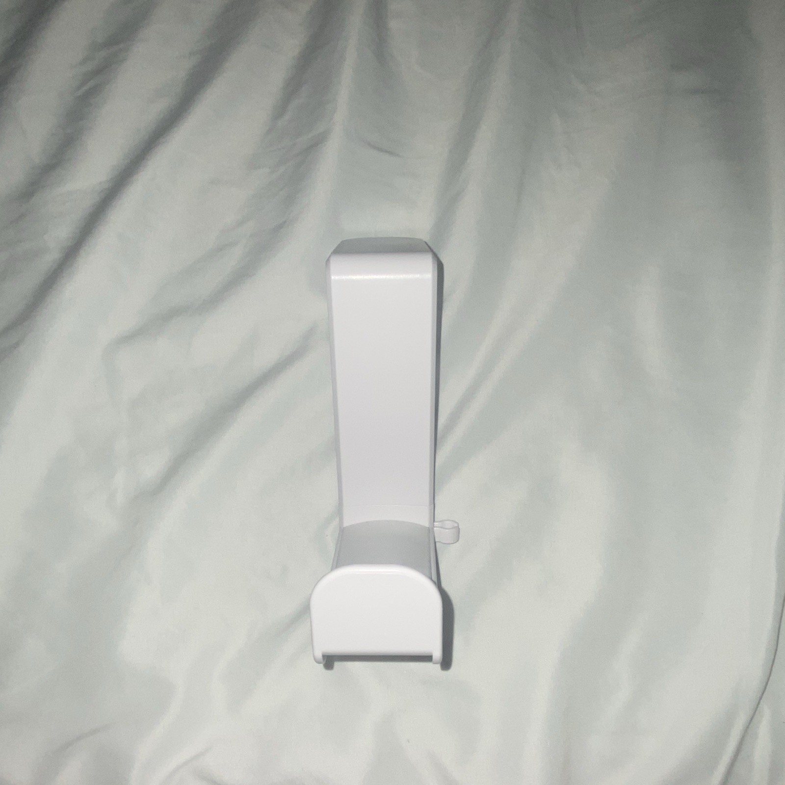 Gtheos captain 300 wireless headset with detachable mice and headset holder.