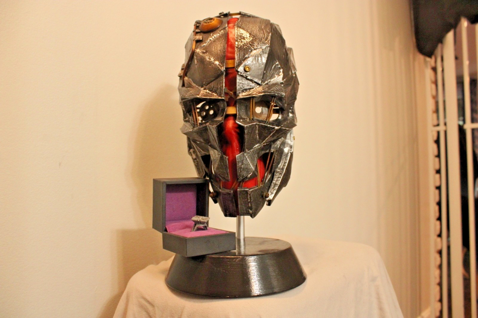 Dishonored 2 Corvo Attano Mask Replica Display + Ring – Collector Cosplay Piece