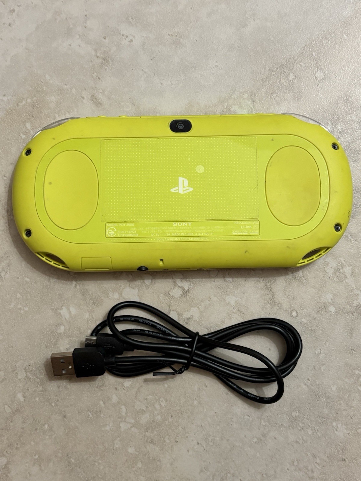 Sony PS Vita 2000 Slim PCH-2000 – Lime And White *GREAT* + Charger