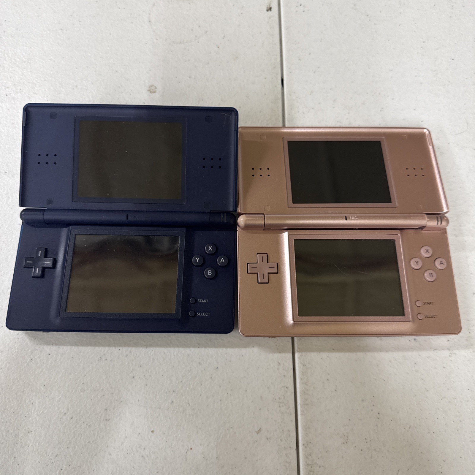 Lot of Nintendo 3DS/2DS/3DS XL Handhelds (For Parts/Repairs)