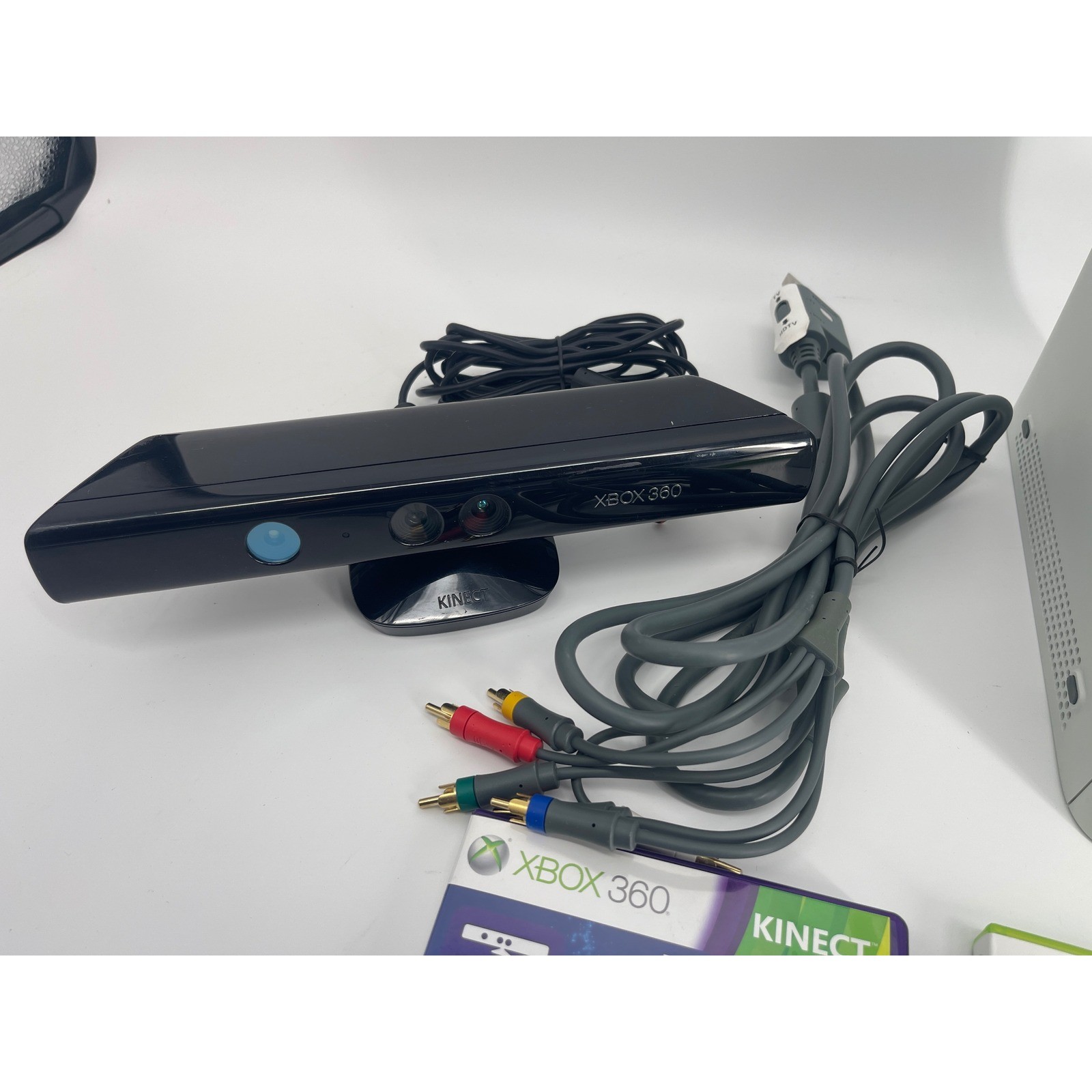 Microsoft Xbox 360 Pro 60GB White Bundle Kinect Halo Reach Black Controller