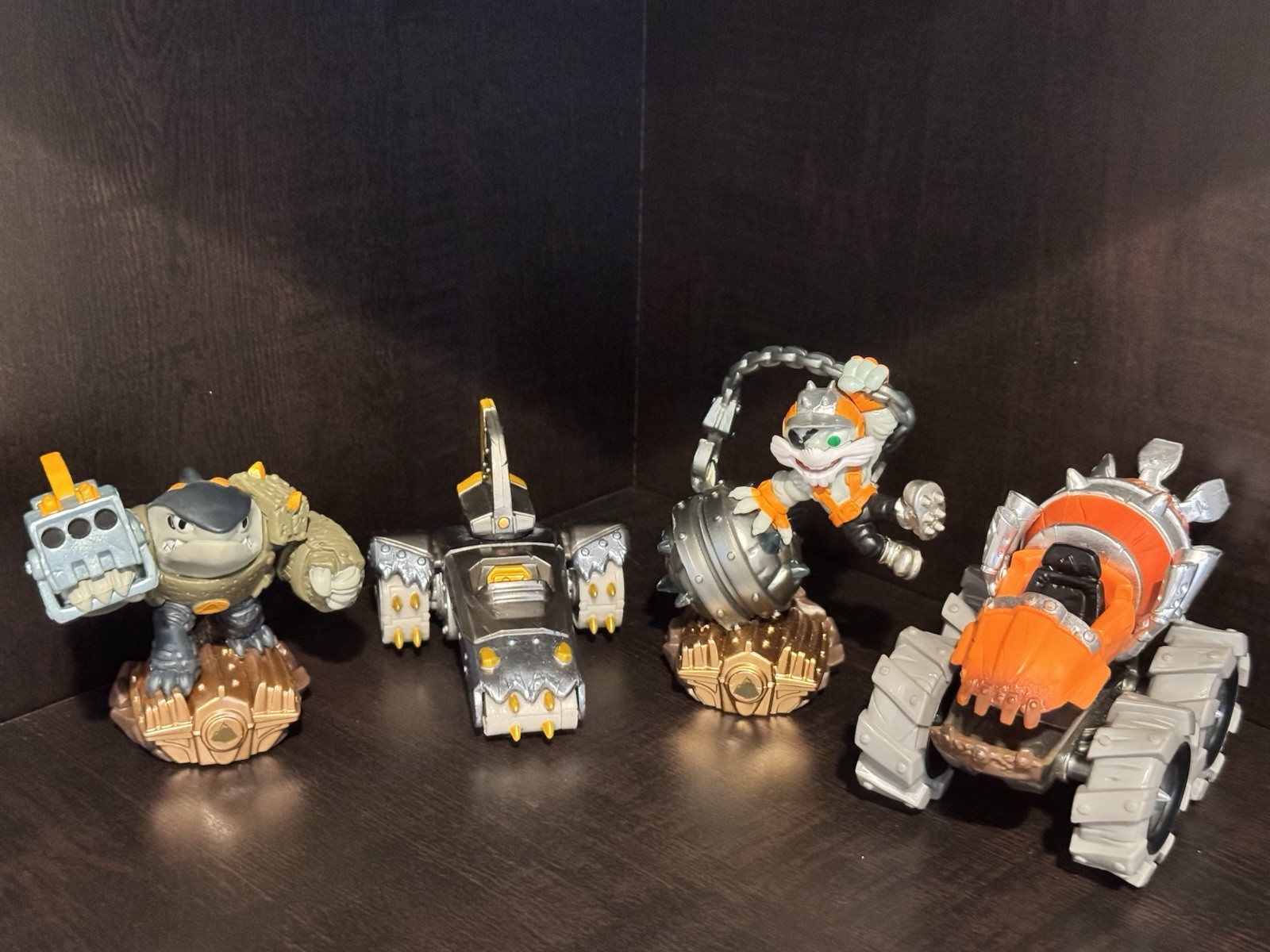 Skylanders Superchargers Earth Smash Hit & Thump Truck + Terrafin & Shark Tank