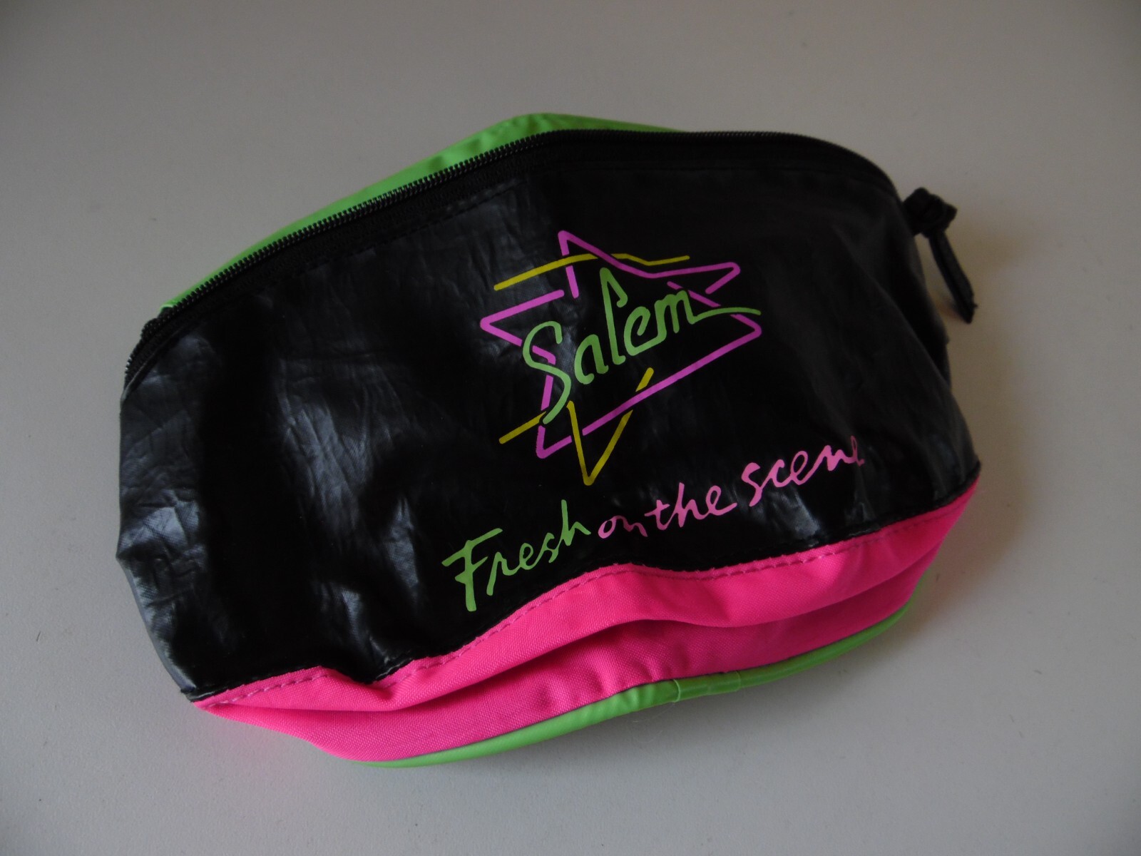 Salem Cigarettes advertising Vint. Fresh At The Scene Black ,Pink Fanny Pack new