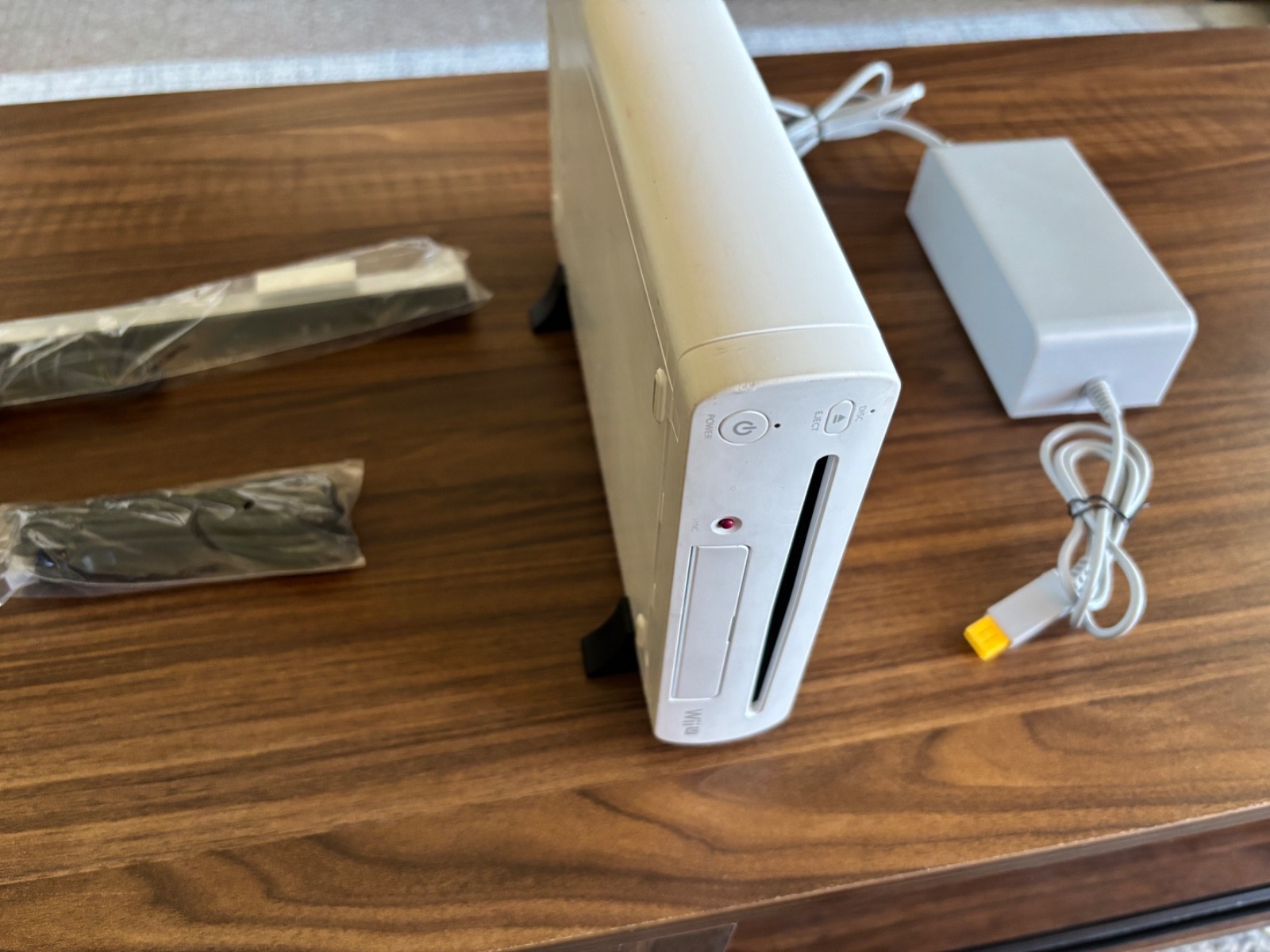 Nintendo Wii U White 8GB Console WUP-001 w/ Power Supply Stands No GamePad