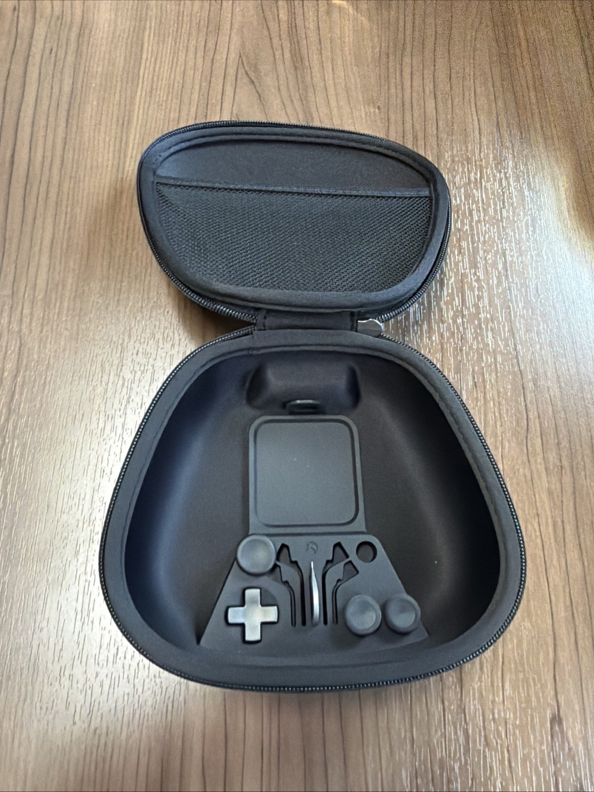 Microsoft Xbox One Elite Series 2 Controller Case w/ INTERCHANGEABLE PARTS – US™