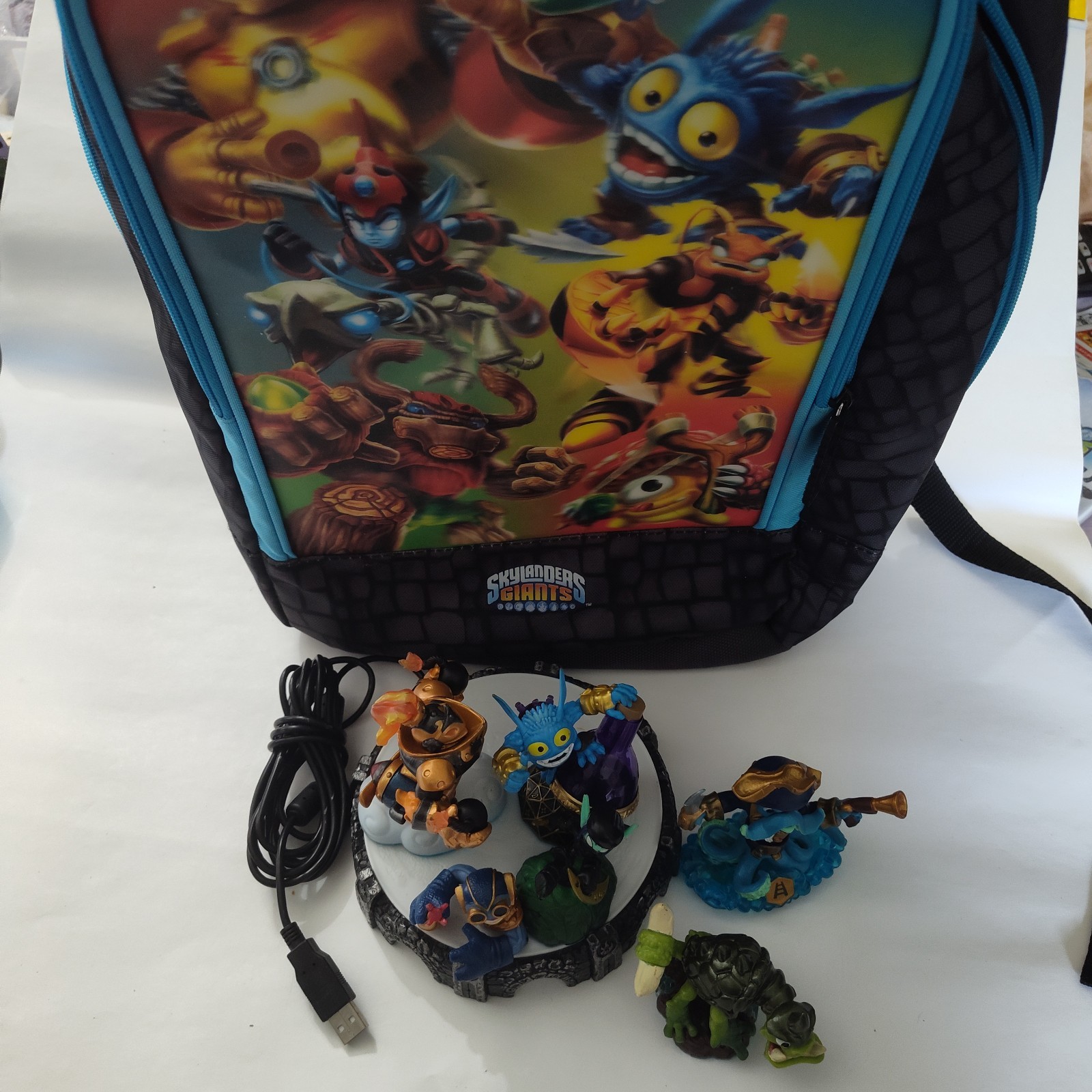 Skylanders Giants Carry CaseBack Pack Bag Figures Ignitor Pop Fizz Lot Of 6