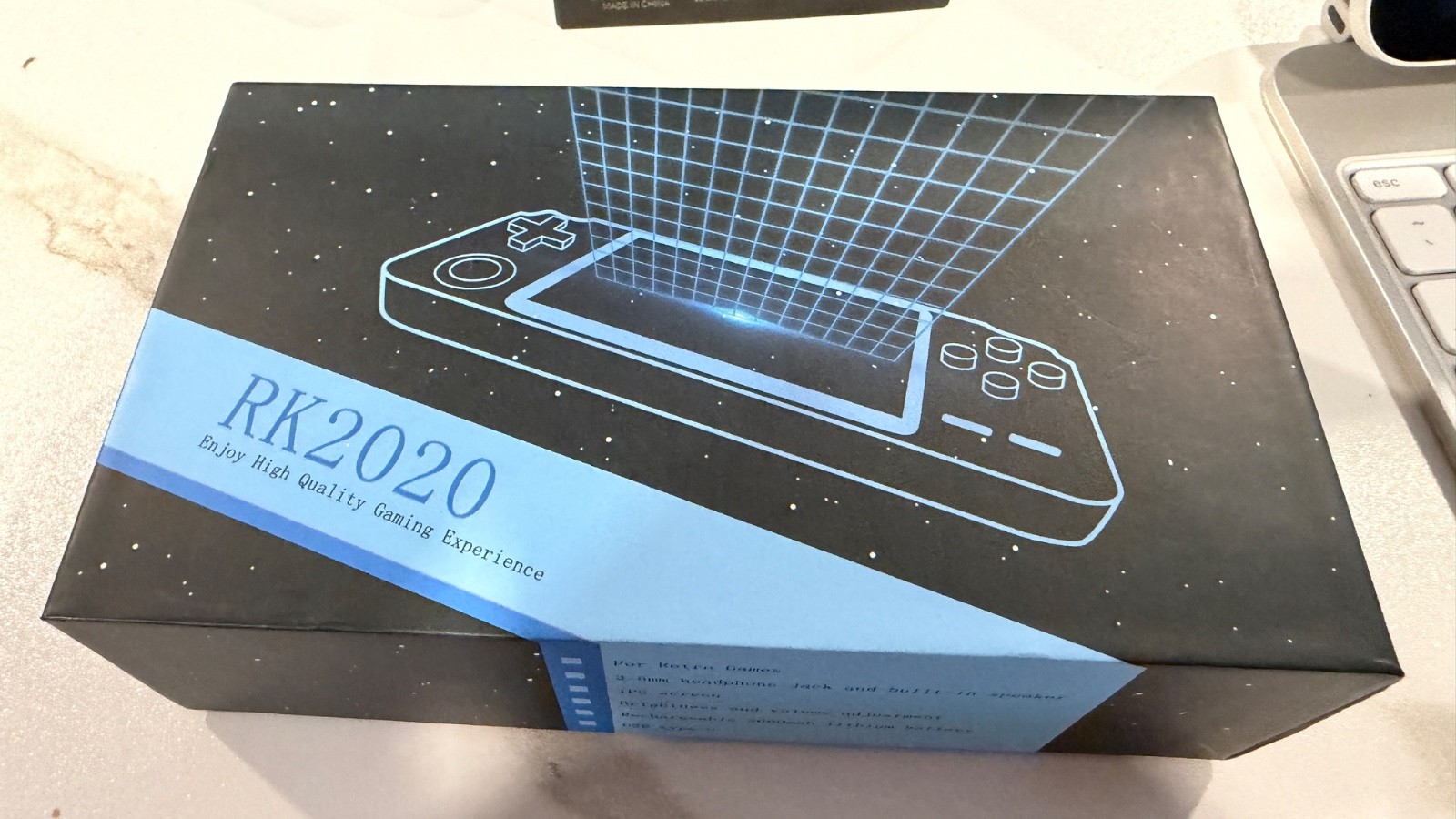 RK 2020 RETRO handheld w 128 gb card and over 9900 games