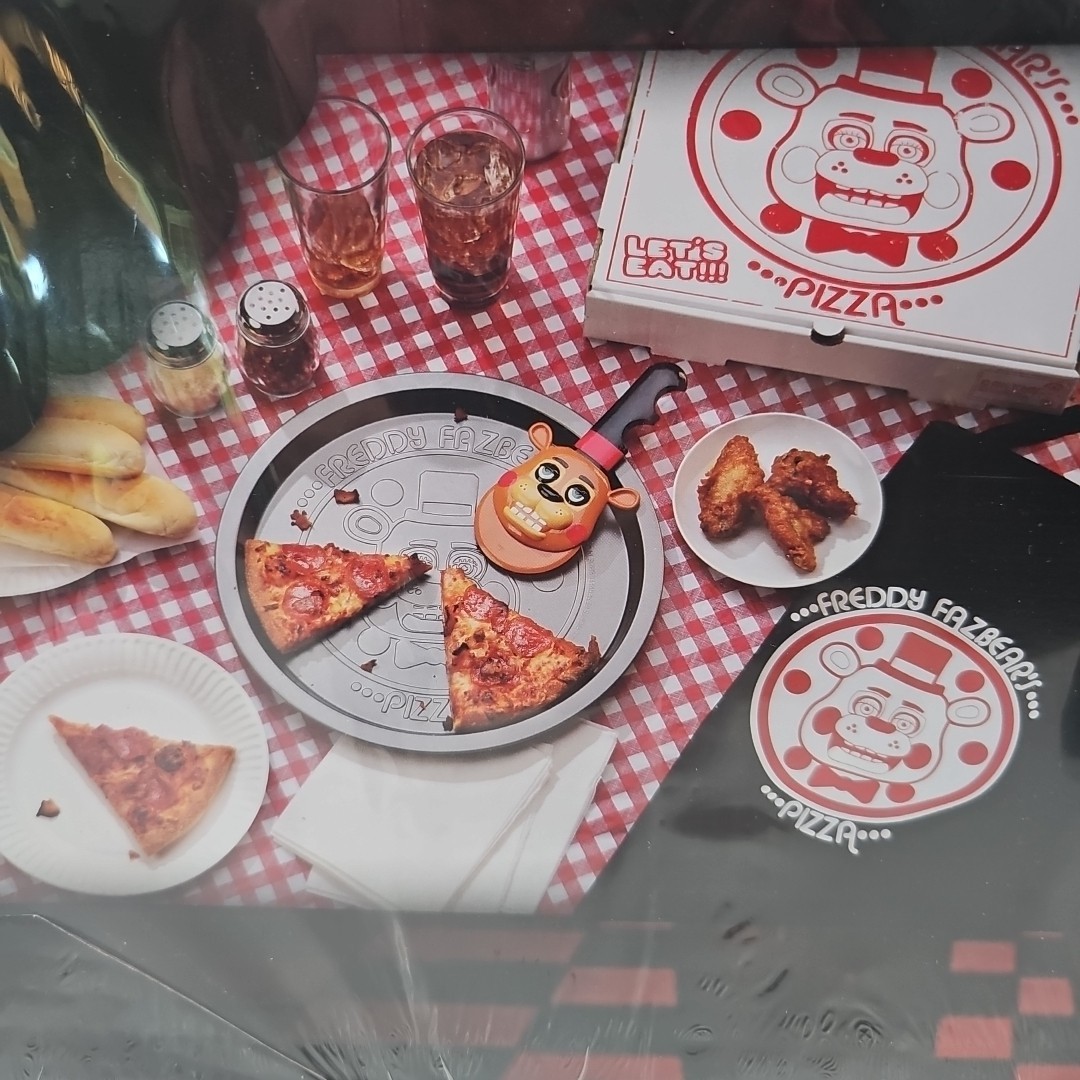 Five Nights At Freddy’s 3-Piece Pizza Kit Pan Cutter Apron Fnaf Sealed Costume