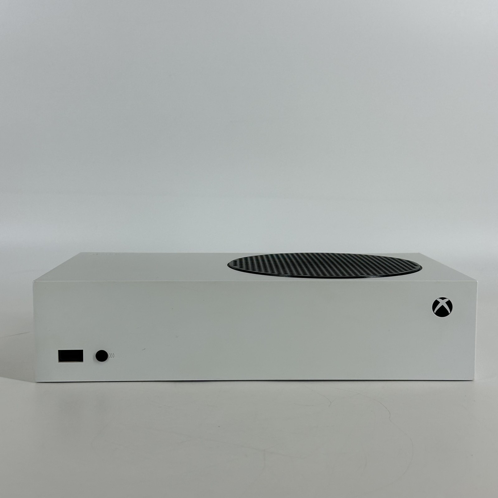 Microsoft Xbox Series S Console White 512GB w/ HDMI – Very Good w/ Smoke Odor