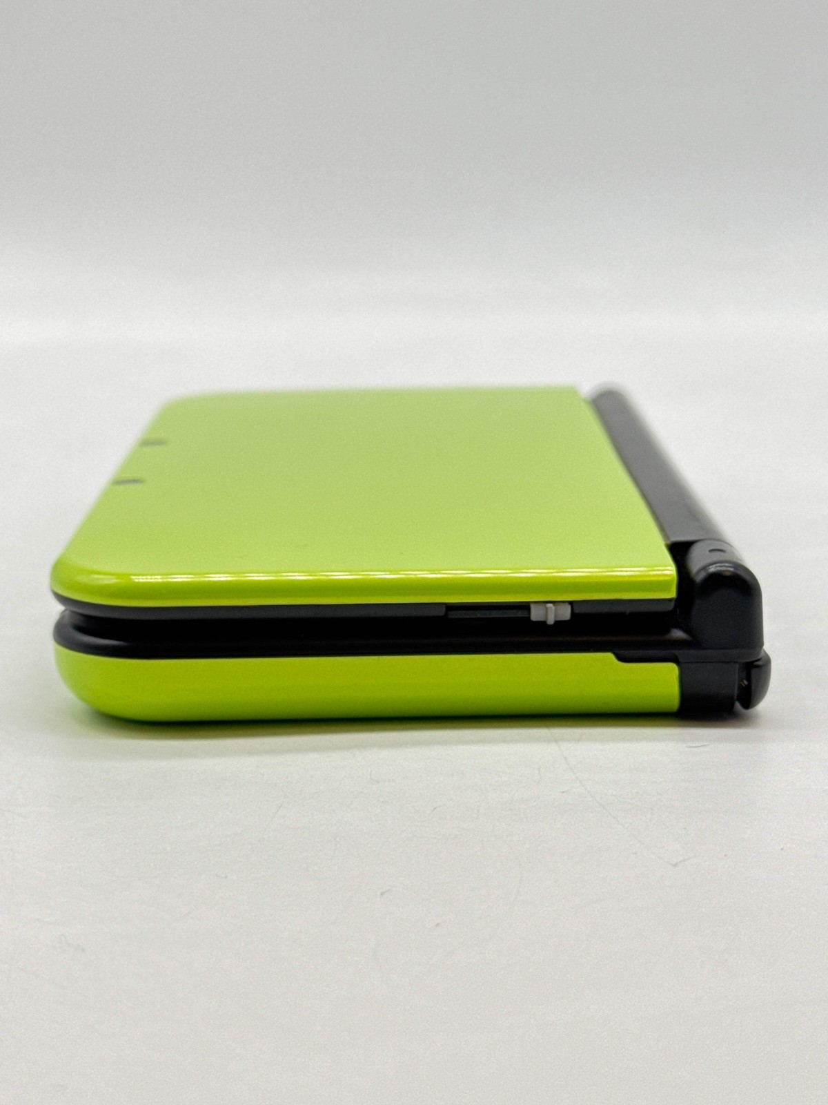 New Nintendo 3DS XL LL RED-001 Lime Green Handheld Console Japan