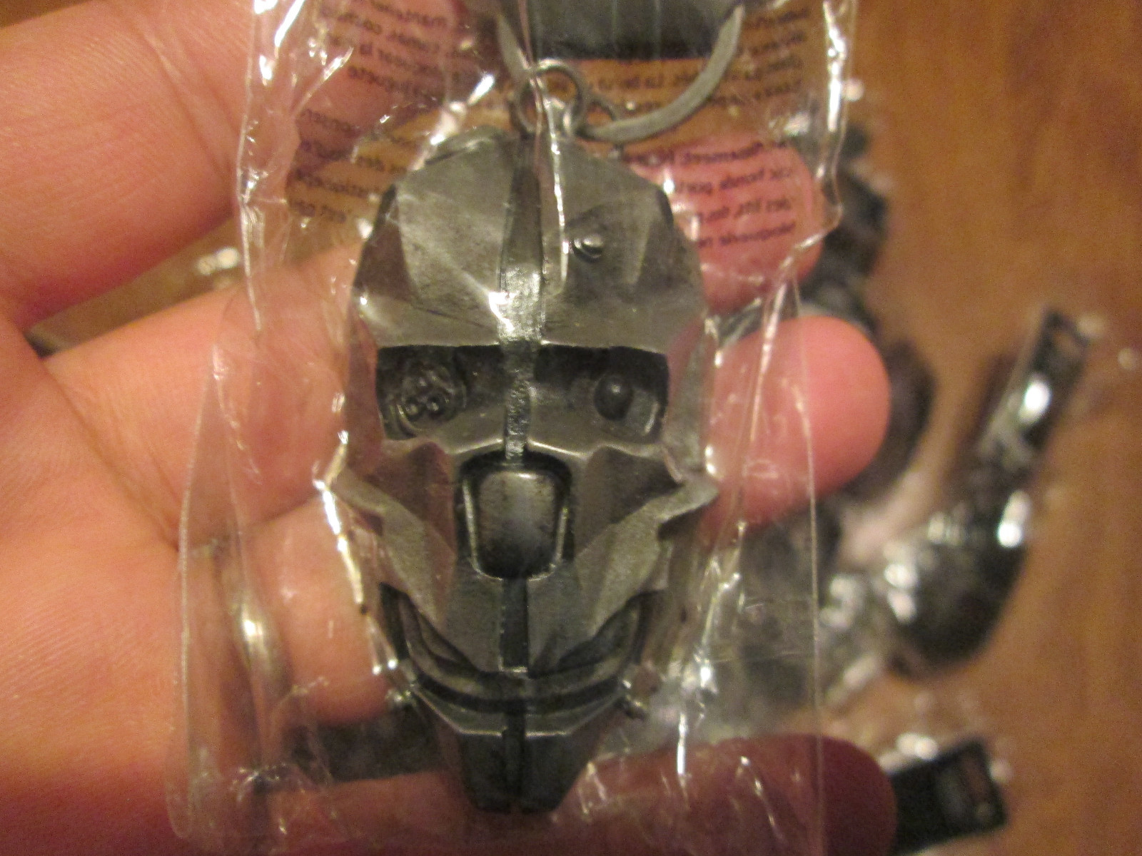 LOT 17 Corvo Attano Keychain FROM Dishonored 2 PS4 XBOX ONE LIMITED EDITION