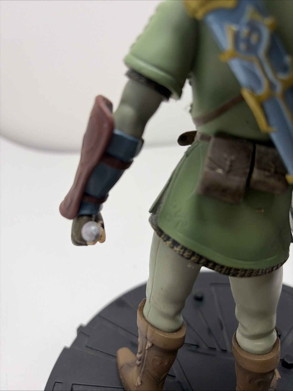 Legend of Zelda: Twilight Princess Dark Horse Deluxe Link Statue, Pre-Owned READ