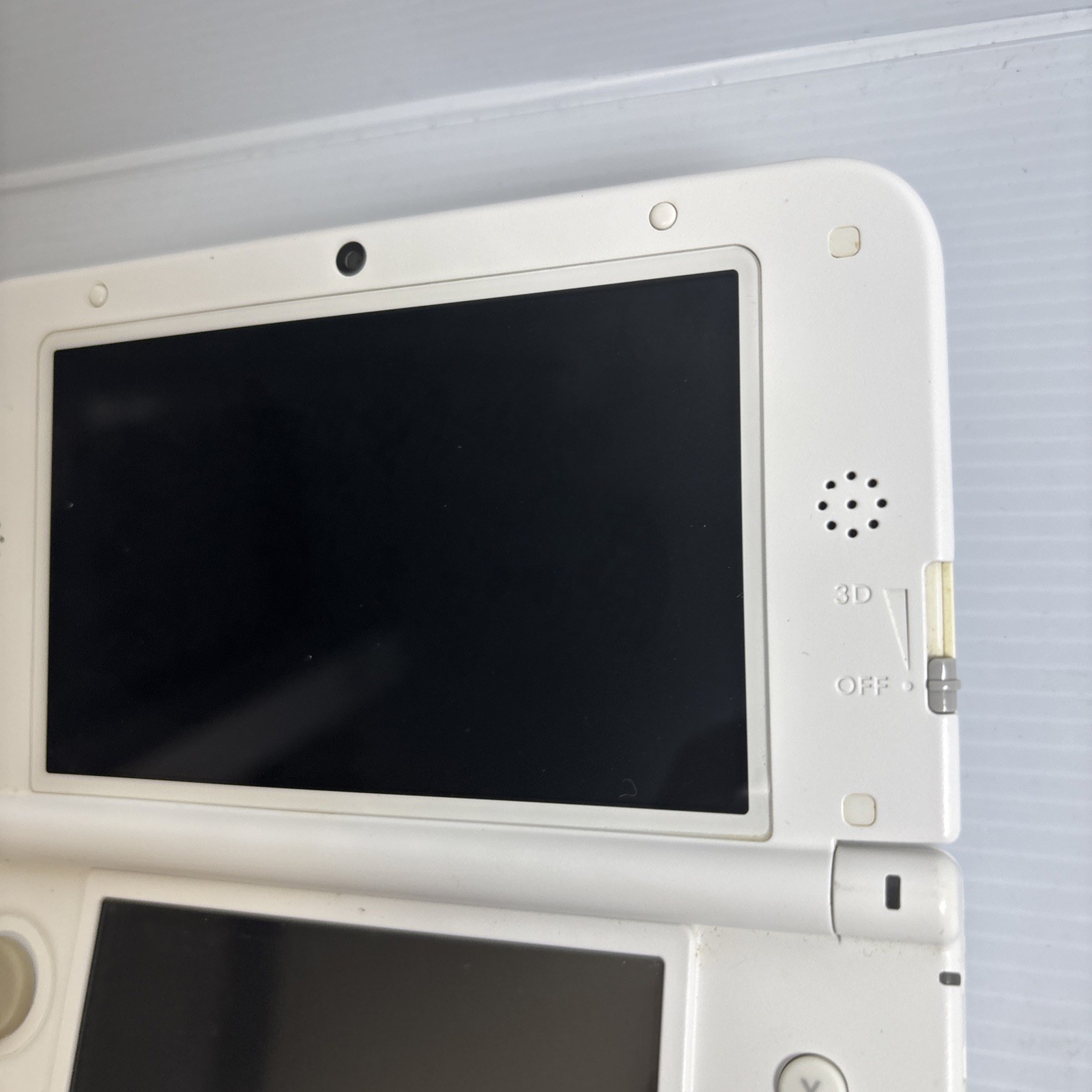 Nintendo 3DS XL LL White Handheld With Charger And Stylus Very Good