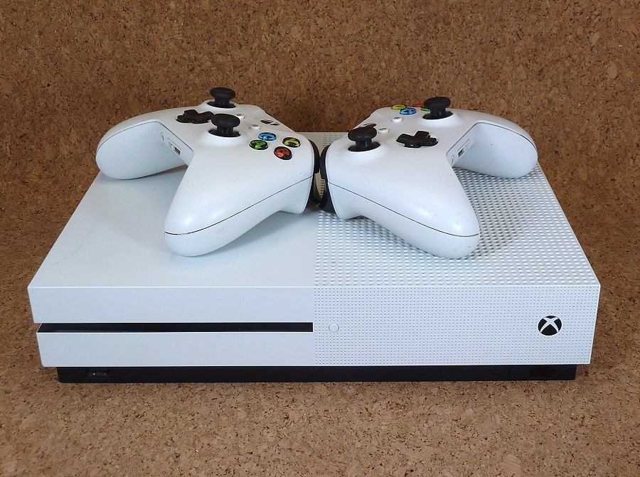 Microsoft Xbox One S (Model 1681) Gaming System Console + 2 controllers, Tested