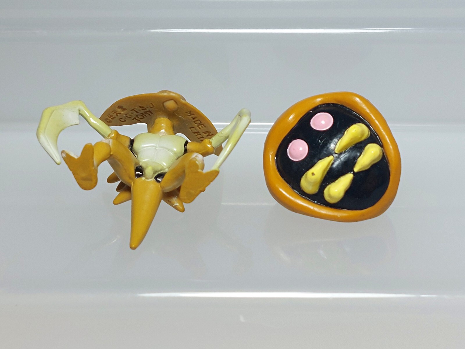 Kabutops Kabuto Pokemon Monster Collection Figure Tomy Japan B07 0.9-1.6in