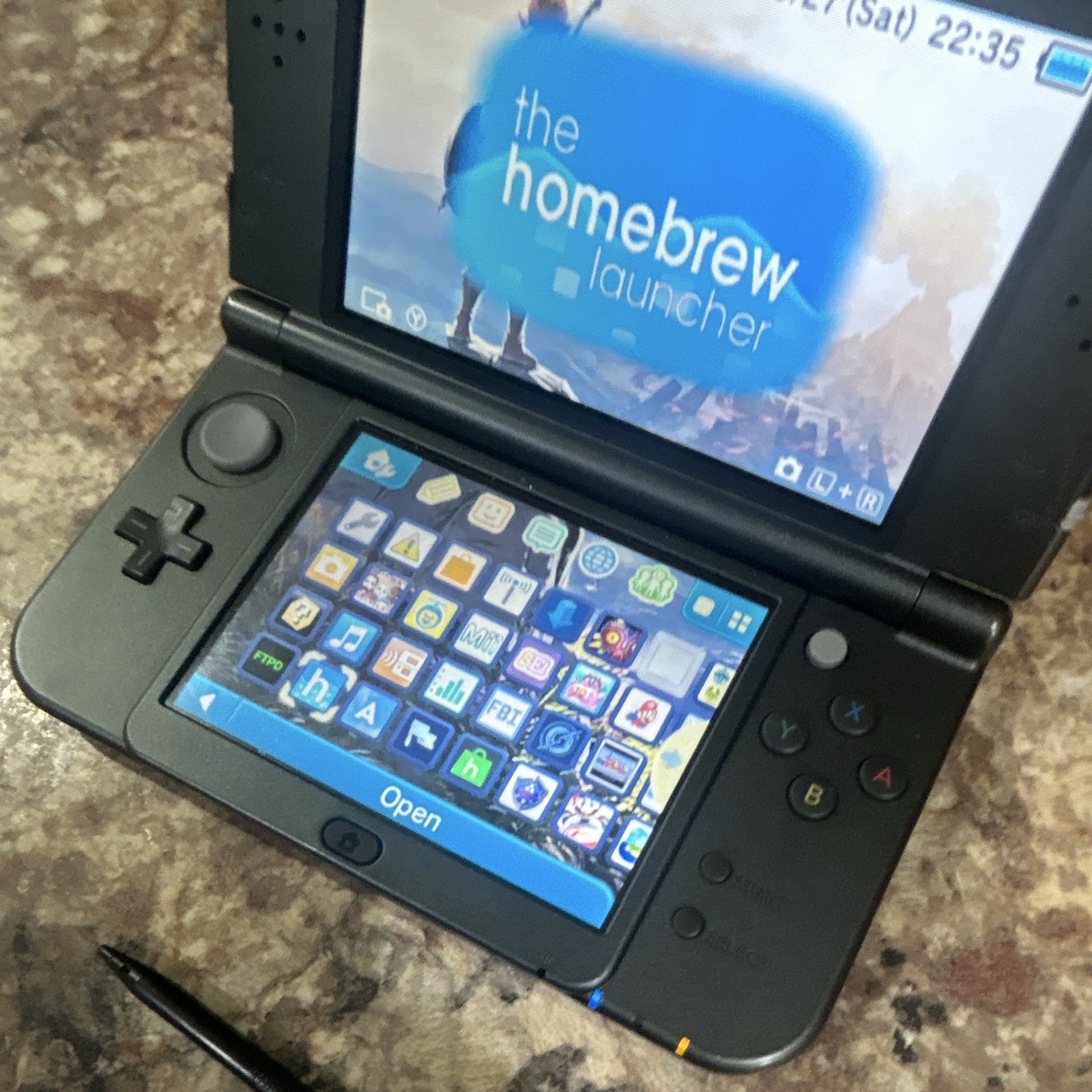 Nintendo New 3DS XL Handheld System 128 GBsd card charger and stylus included