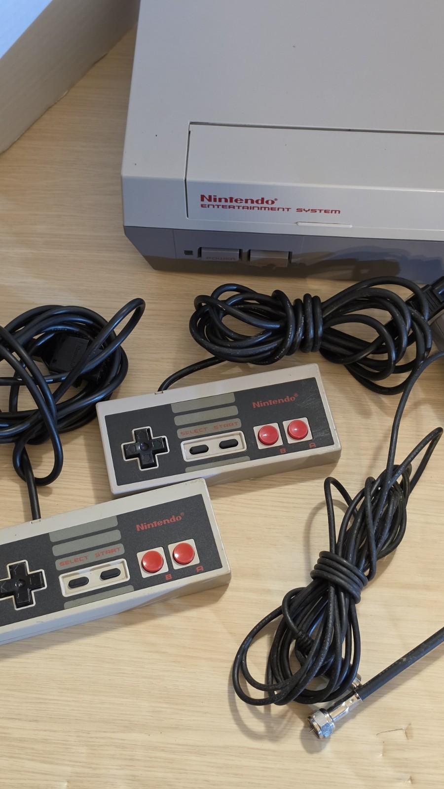 Nintendo NES Console Bundle Controllers And 4 Games Blink Red Light