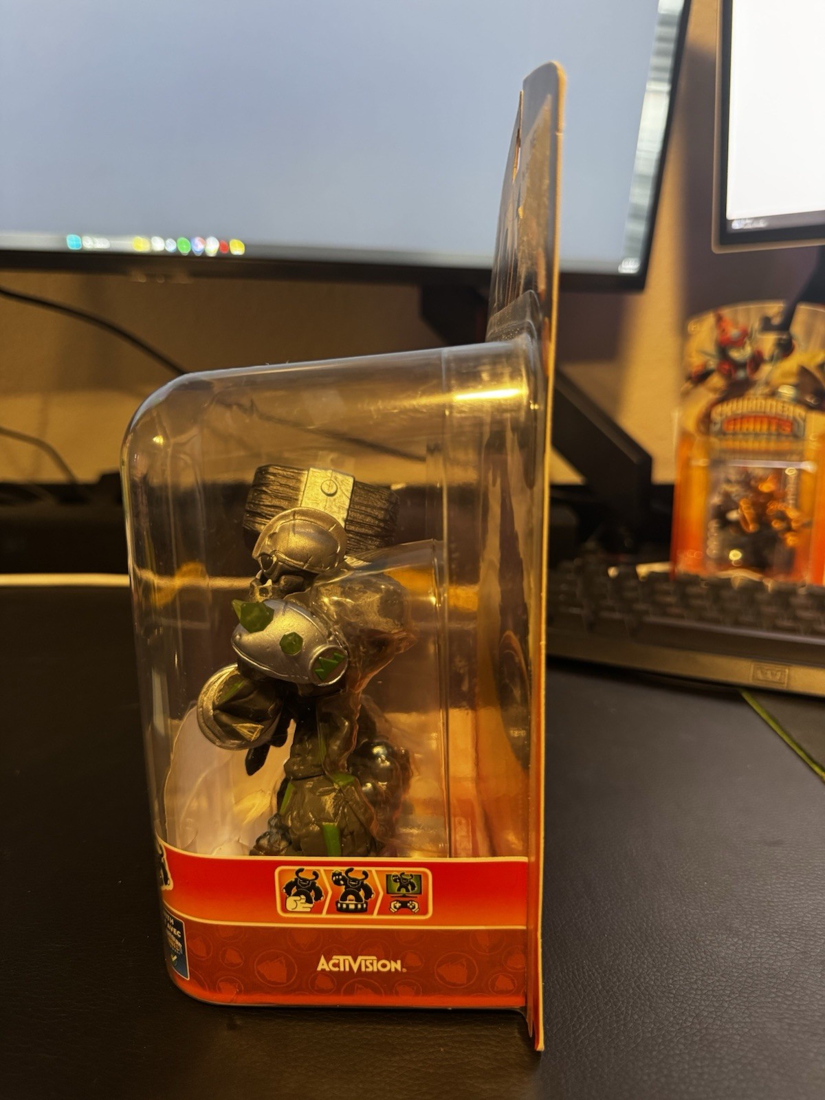 Skylanders Giants Crusher Light Up Effect Character Figure (ERROR PACK)