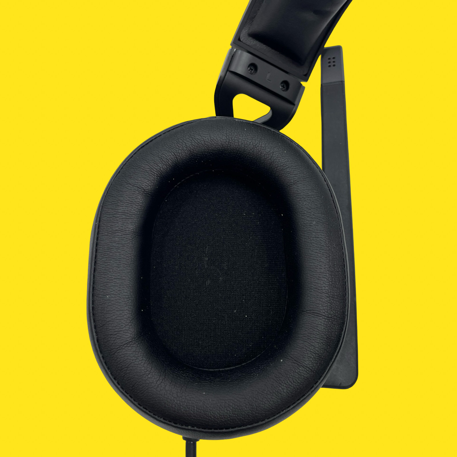 CORSAIR HS65 SURROUND Wired Gaming Headset Black #2491 z65/167 (VH)