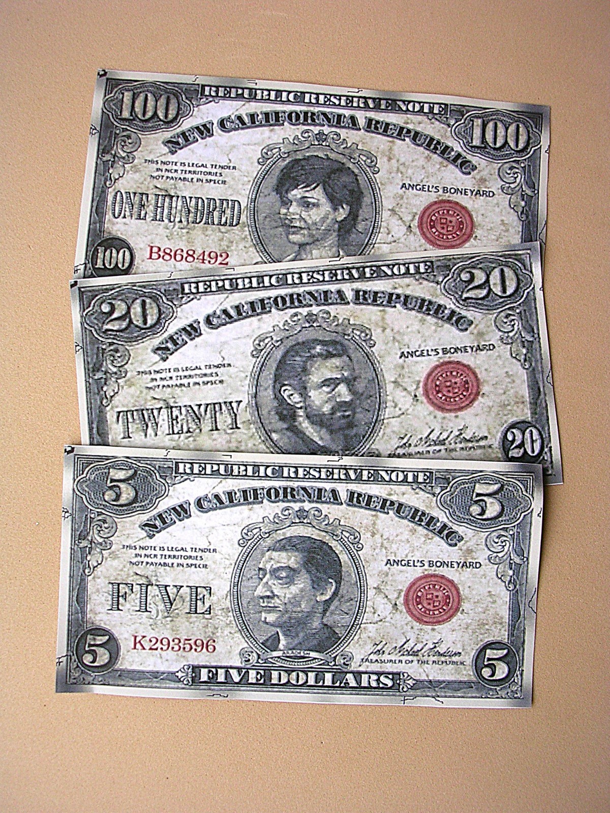 Fallout New Vegas TOPS Keychain Sunset Sarsaparilla Caps NCR currency