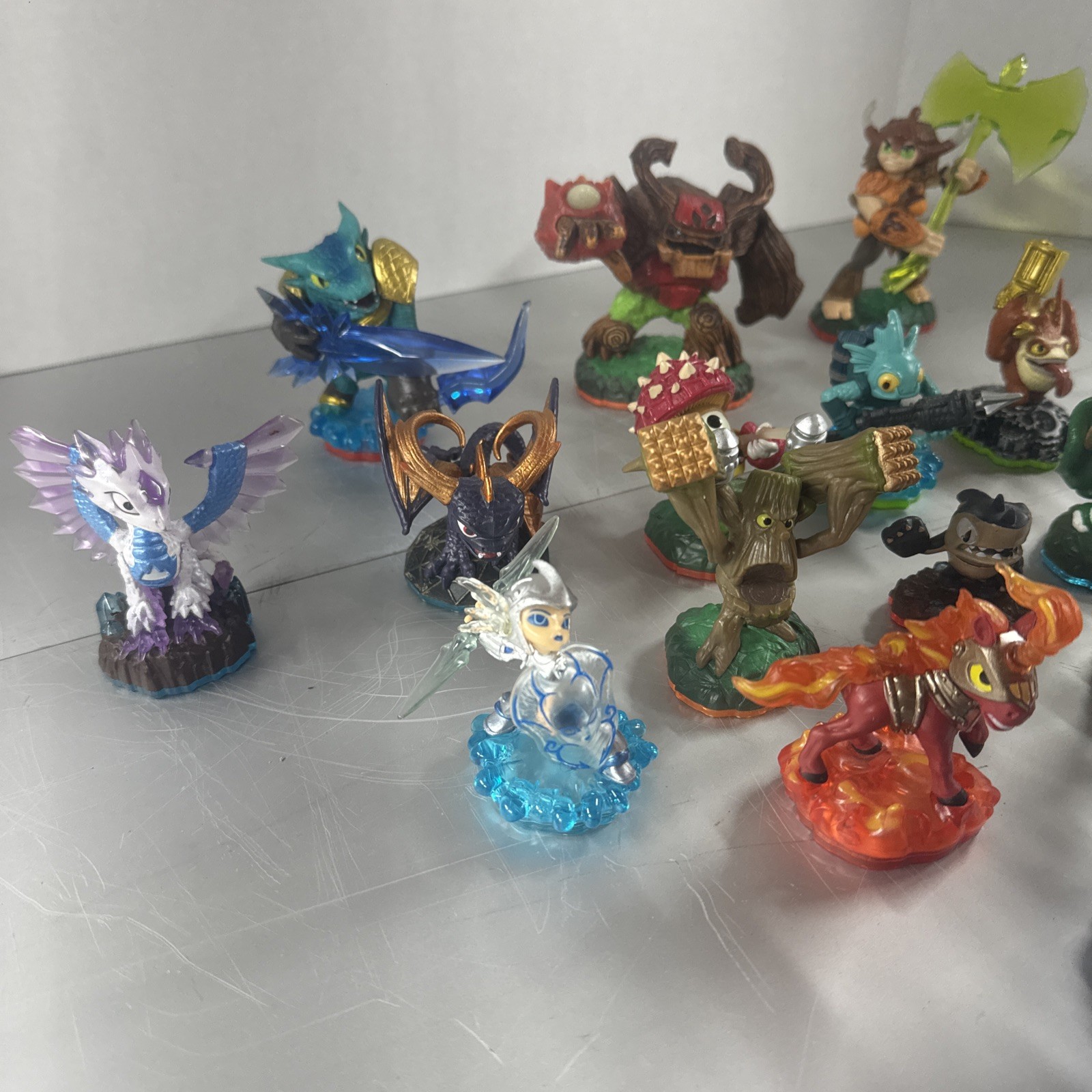 Skylanders Trap Team Lot Of 17 Figures, One Missing Hand