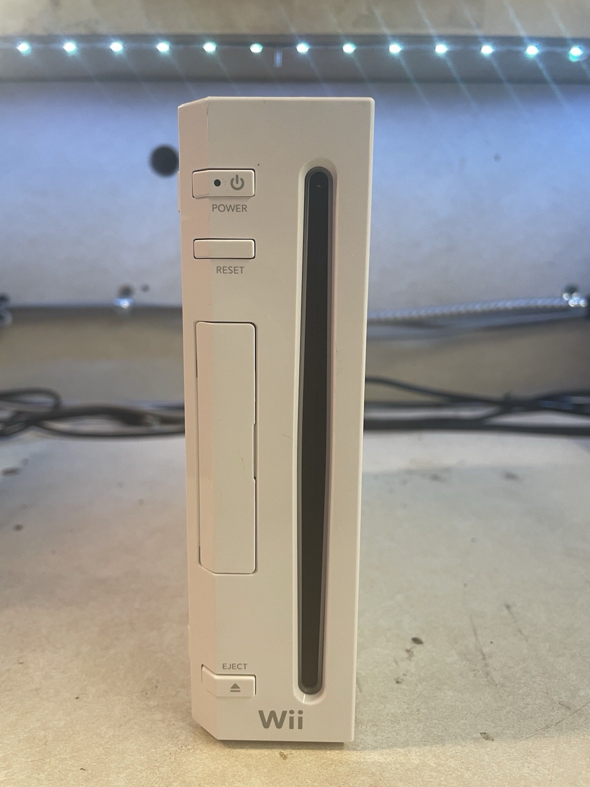 Nintendo Wii 512Mb Console – White- Console Only-READ DETAILS
