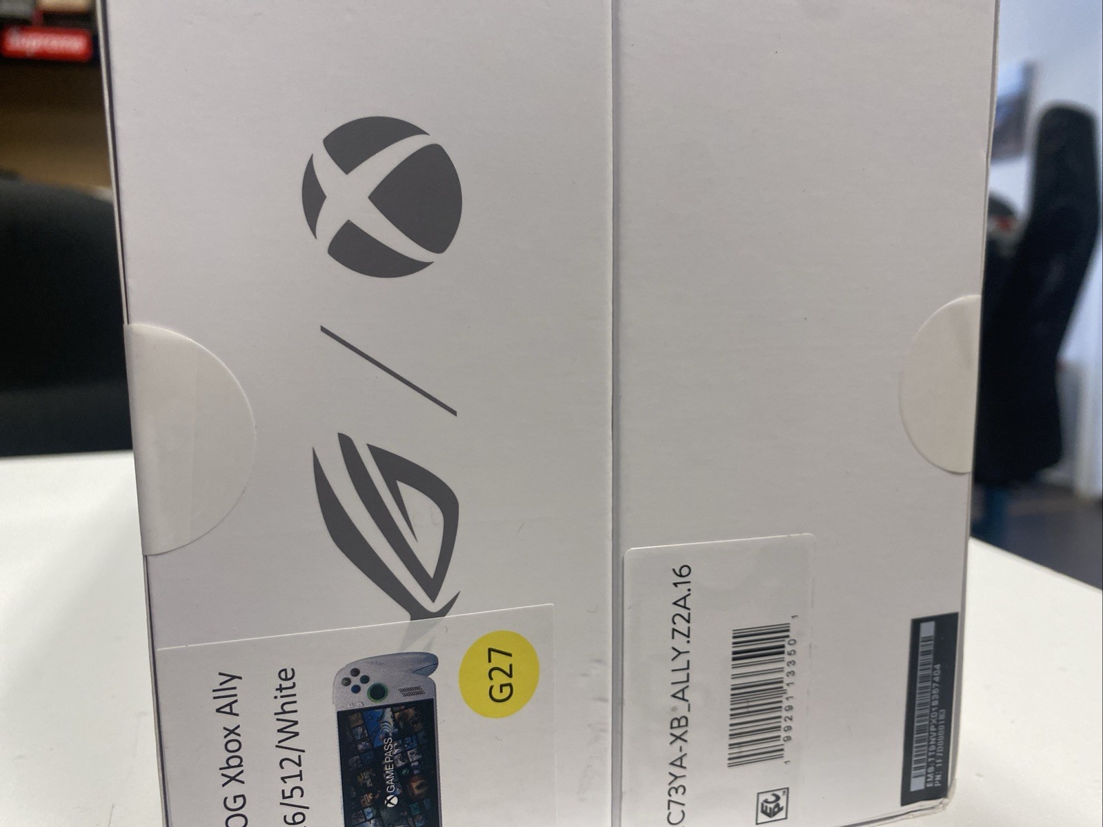 *NEW* ASUS ROG Xbox Ally 7″ 1080p FHD 120Hz Gaming Handheld – White (RC73YA)