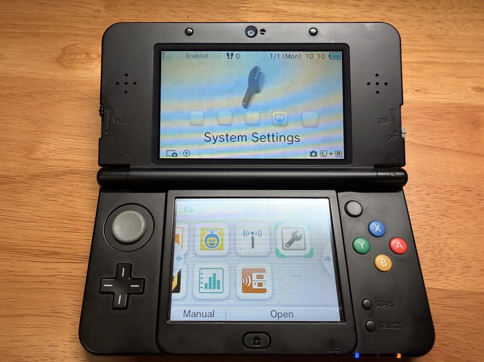Nintendo 3DS – Super Mario Edition 4GB Black Handheld System