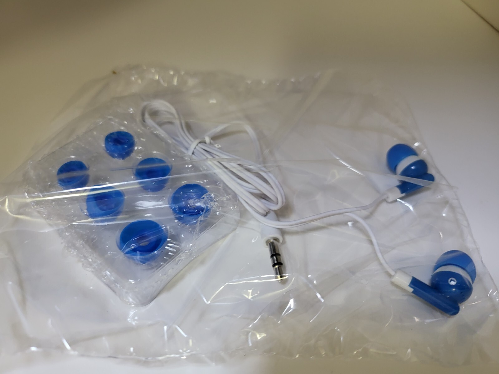 NEW In Ear Earphones Earbuds Headphones 3.5mm Jack (4 Sizes) for 3DS & 3DS XL V8