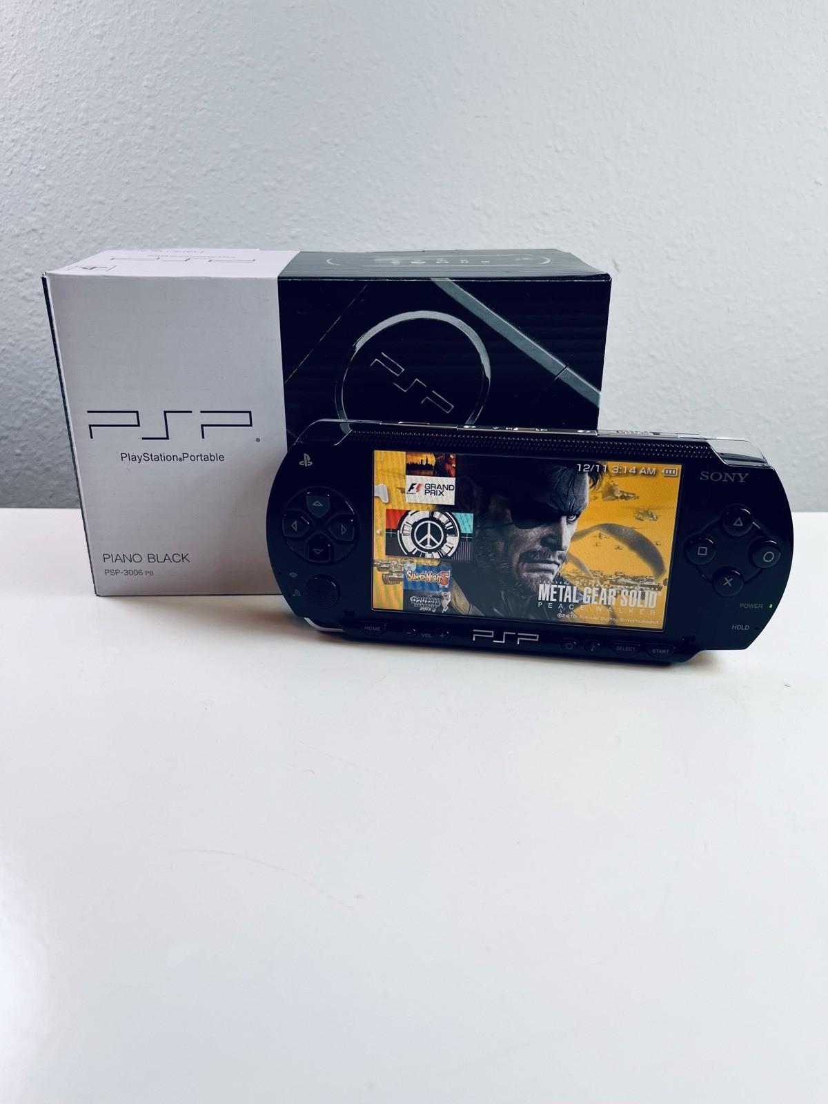 Sony PSP-3006 PB PSP-3000 Piano Black Handheld System w/ Box