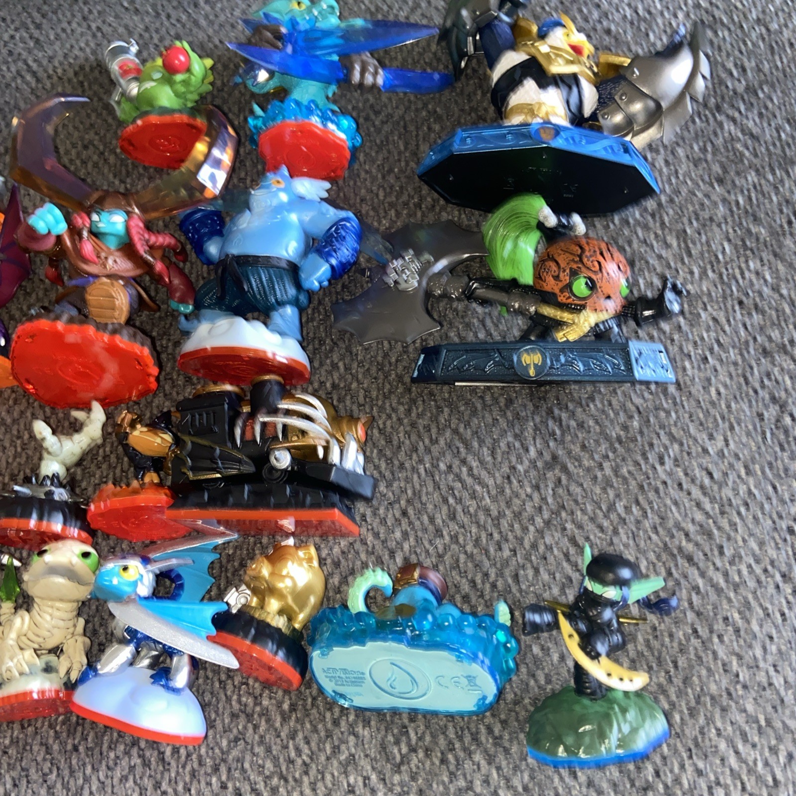 Skylanders Lot – 27 Figures Portal & Bag
