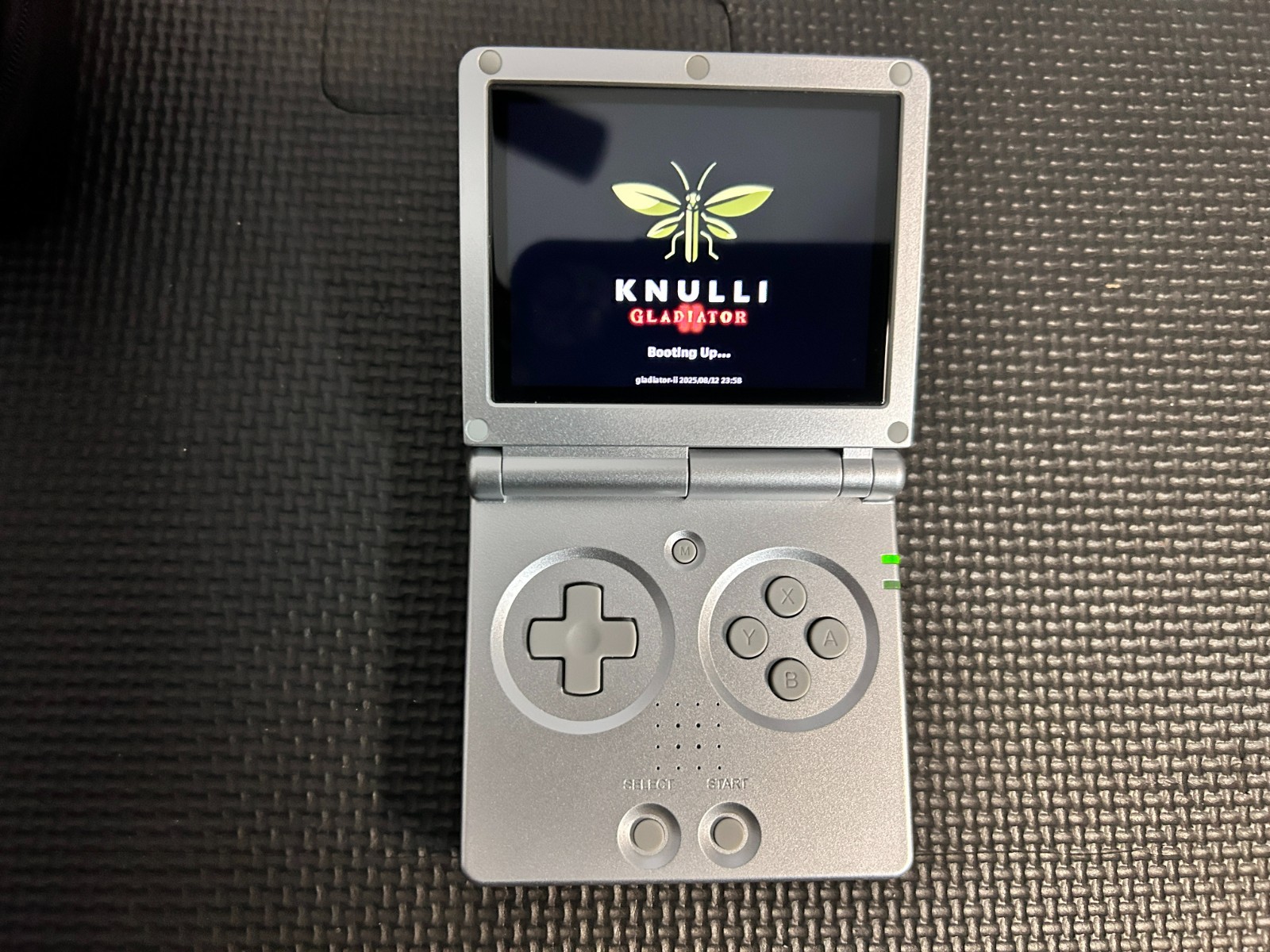 ANBERNIC RG35XX SP (64GB GAME CARD) KNULLI 2 OS (SILVER) GXRG