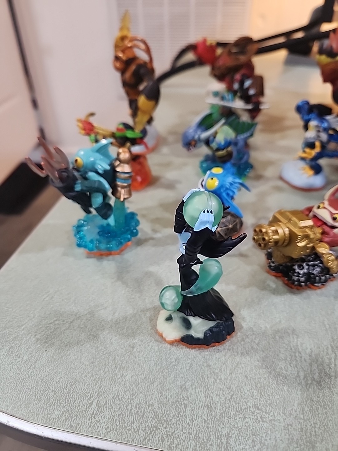 Activision Skylanders Giants Lot of 16 With Carrying Bag and Portal!
