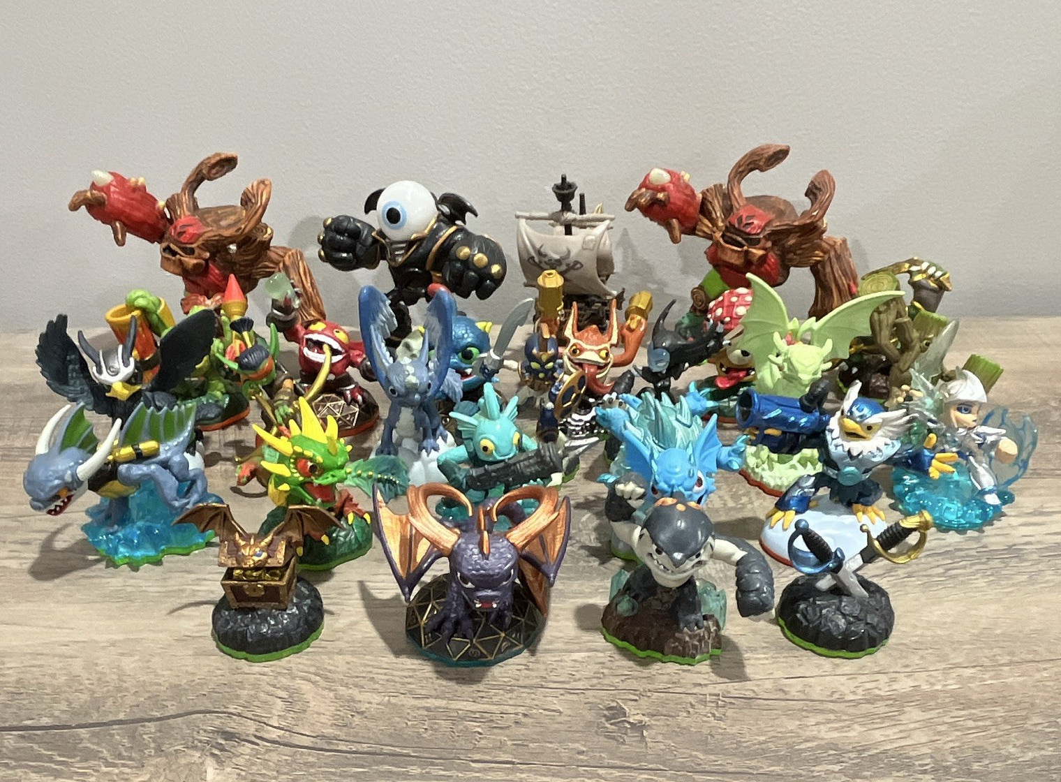 Skylanders Giants Character Figures Mixed Lot – 27 Skylanders Giants (2012)
