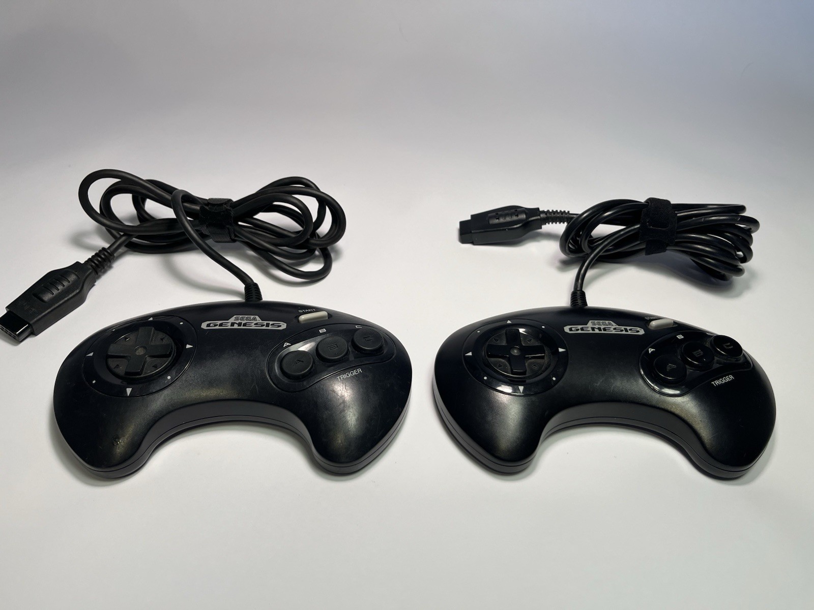 SEGA Genesis Model 2 MK-1631 Console Bundle 2 Controllers + Sonic Game WORKING