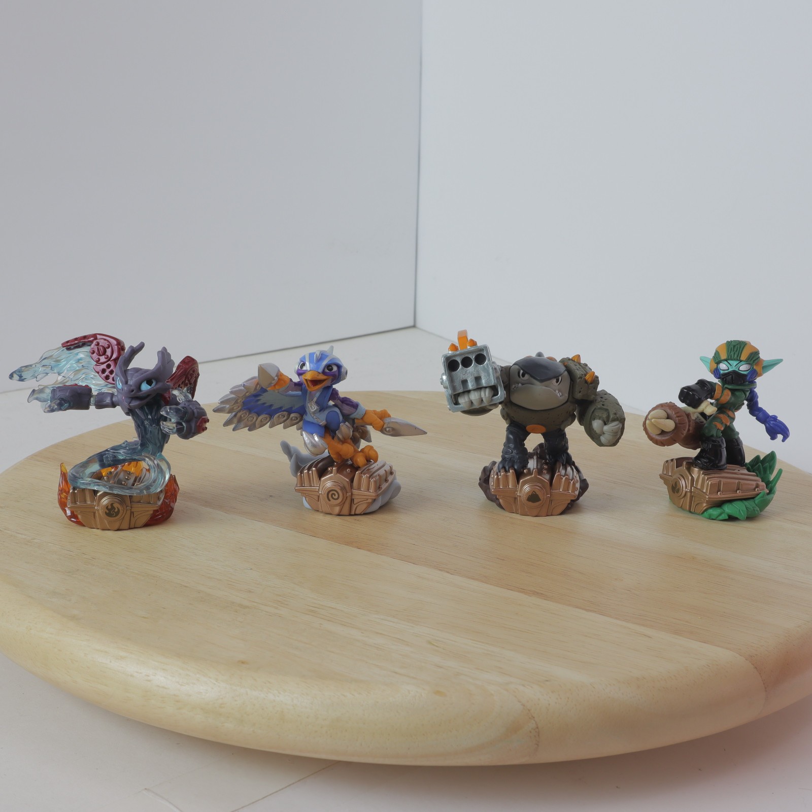 Skylanders Mixed Lot of 22 Figures, Vehicles and Magic Items – Mostly Untested