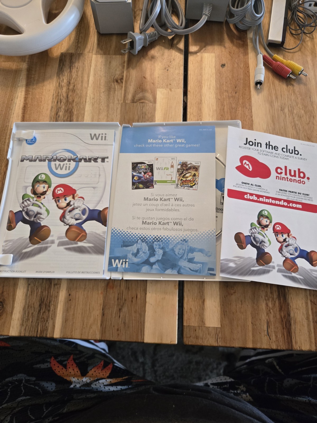 Nintendo Mario Kart Wii CIB. Does Not Load Past Game Menu.