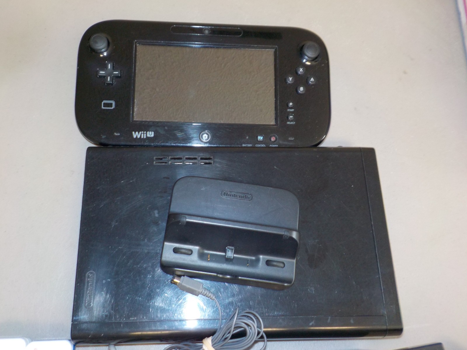 Nintendo Wii U 32GB Console (WUP-101) Gamepad Bundle + OEM Cables, Controllers