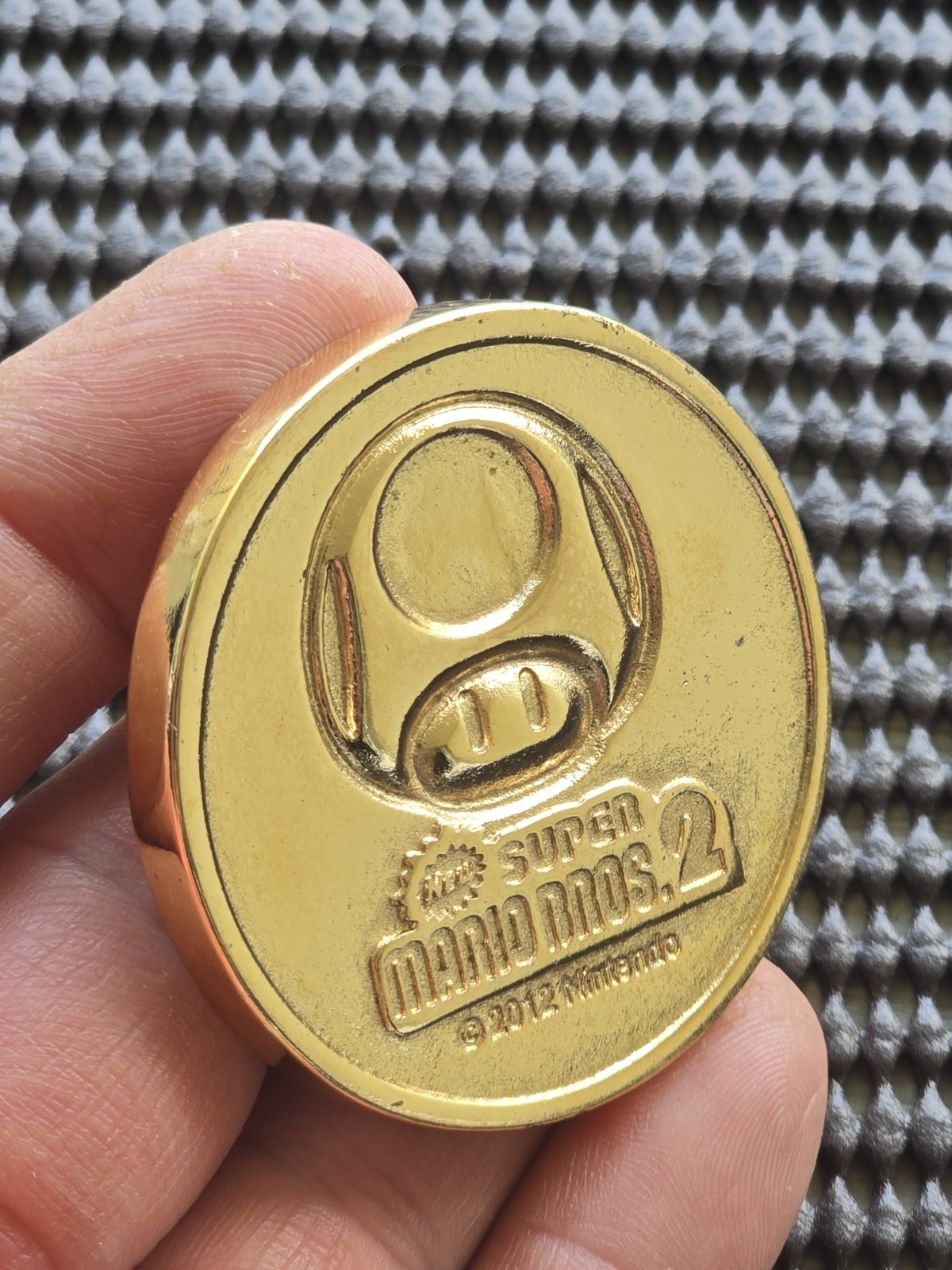 Nintendo New Super Mario Bros 2 Gold Coin Medal Brazil Preorder Bonus 3DS NES