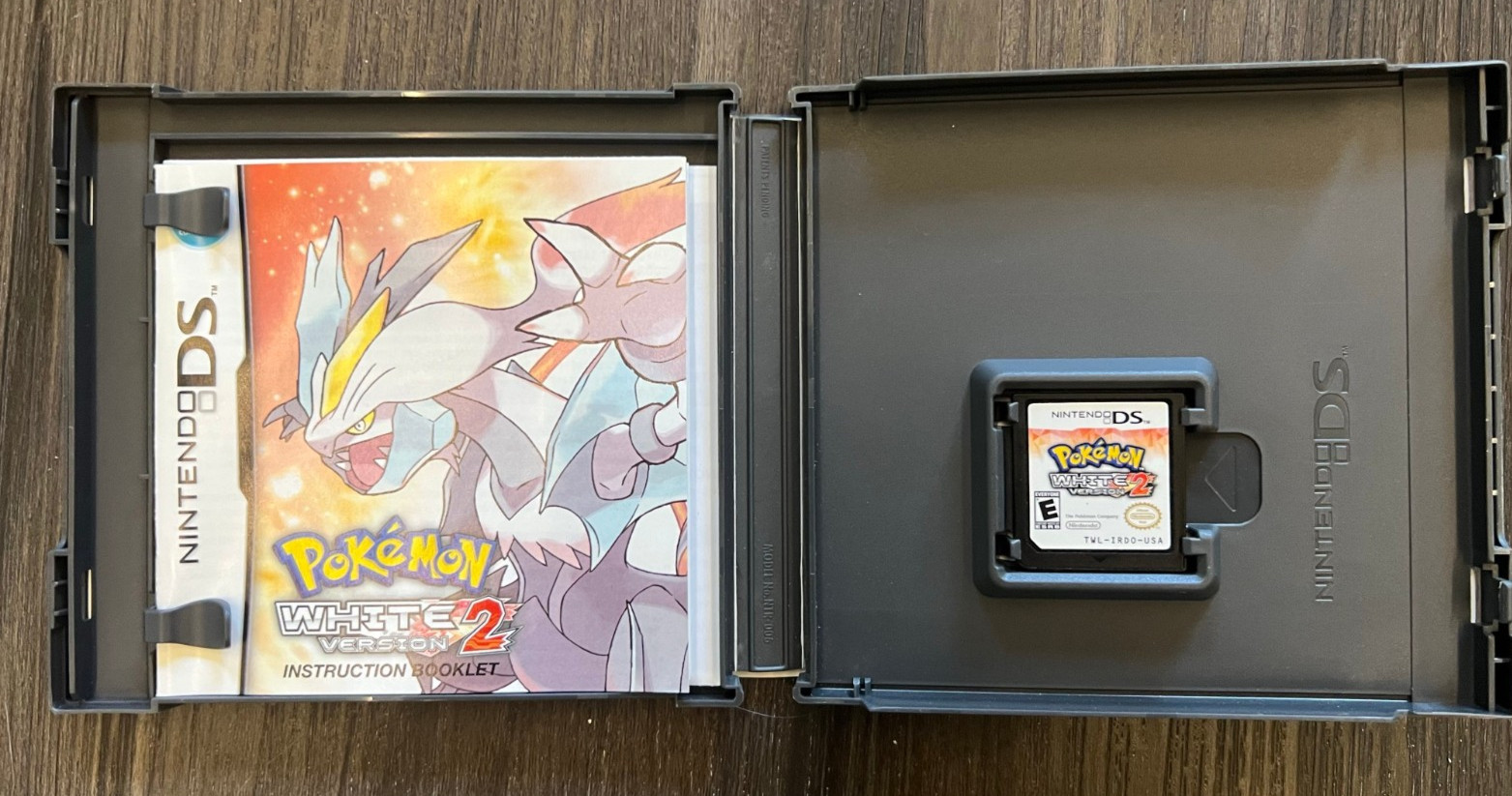 *AUTHENTIC CIB* Pokemon: White Version 2 (Nintendo DS, 2012) *TESTED*