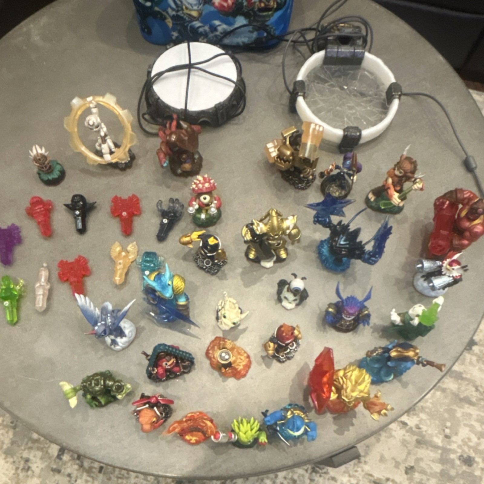 28 Skylander Character Figure Pack with Portal and traps