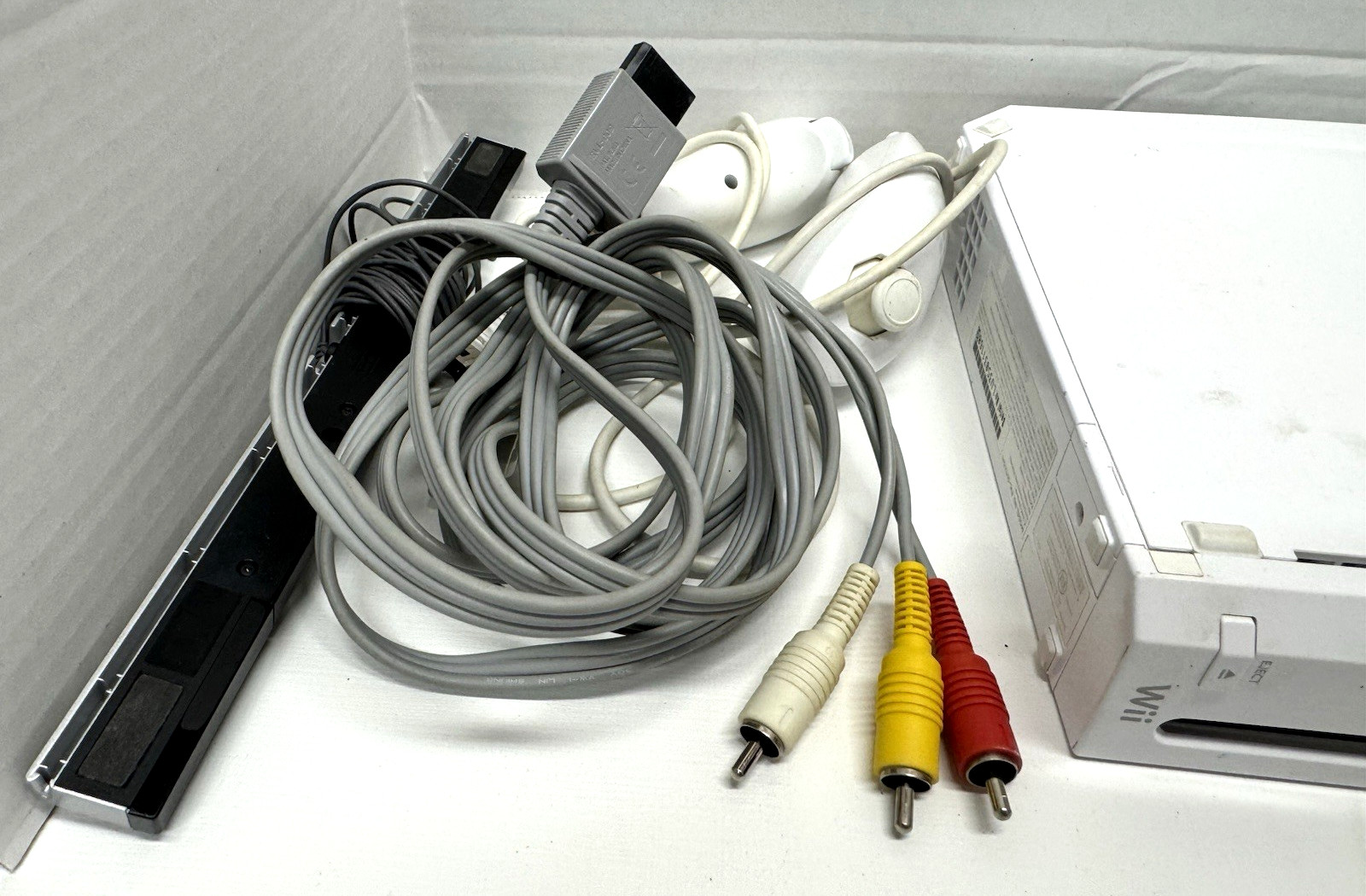 Nintendo Wii RVL-001 Console White Complete With Power Cables Controller