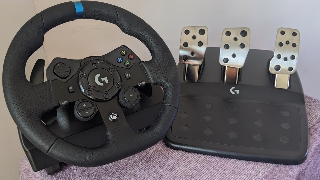 Logitech G923 Racing Wheel for Microsoft Xbox Series X/S – Black