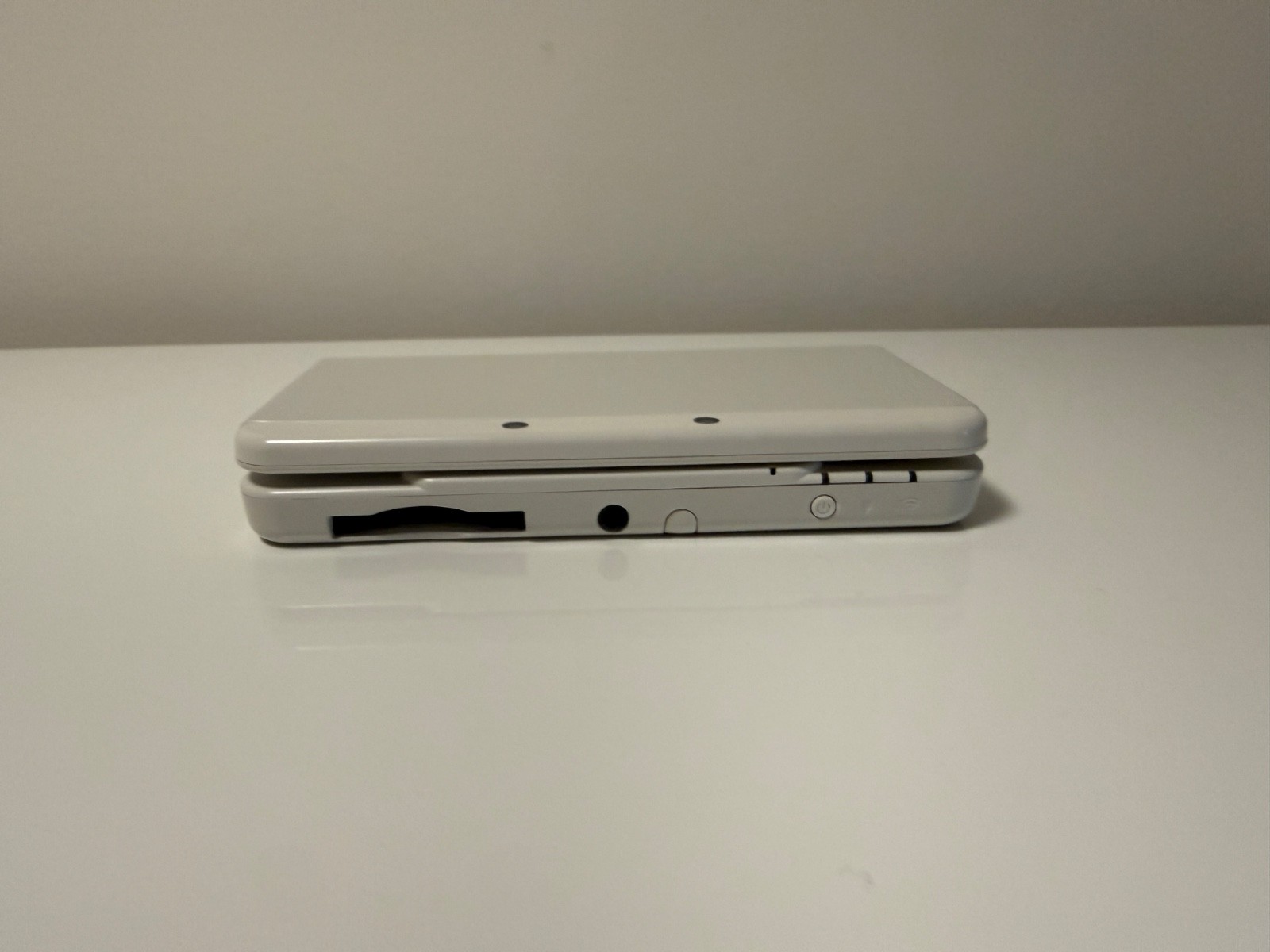 Used “New Nintendo 3DS” Super Mario Edition – White