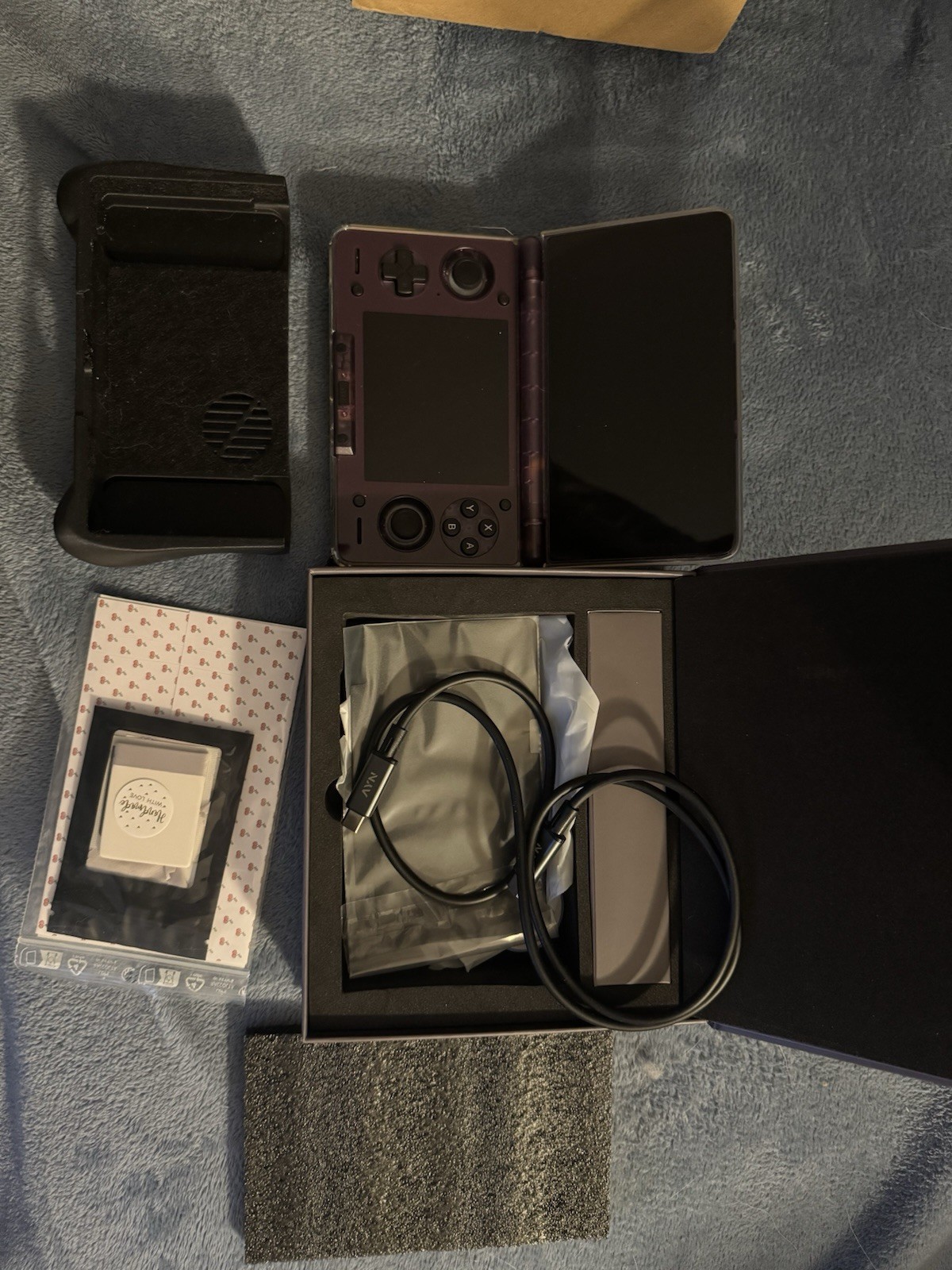 Ayn Thor Max 16GB Ram/1 TB Purple UFS 4.0 Batch 1 Used Excellent Condition