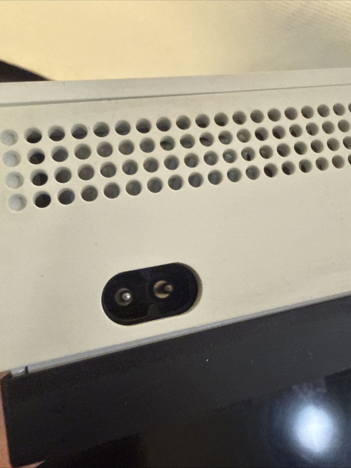 Microsoft Xbox One S Tested – No Power Cord