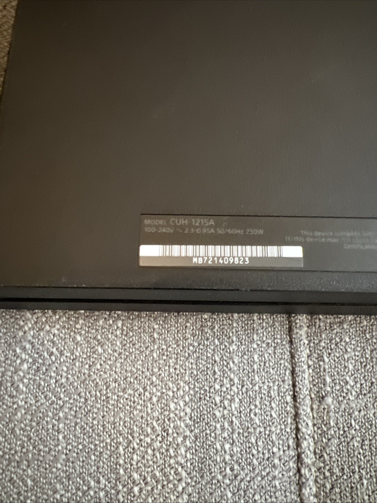 Sony PlayStation 4 PS4 500GB Black Console with Two controllers HDMI Power Cord