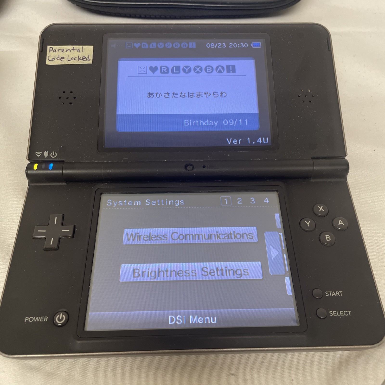 Nintendo DSi XL – Bundle – READ